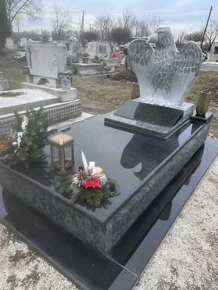 Prémium fekete gránit síremlék