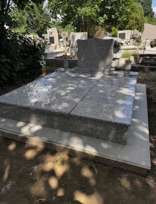 Klasszikus szürke gránit síremlék
